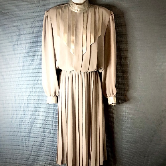 Vintage Dim The Lites Art Deco Silver And Sheer Grey Gown, Size 8 - Picture 4 of 16